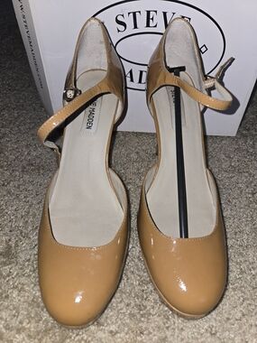 Steve Madden Women's Tan Patent Mary Jane Pumps